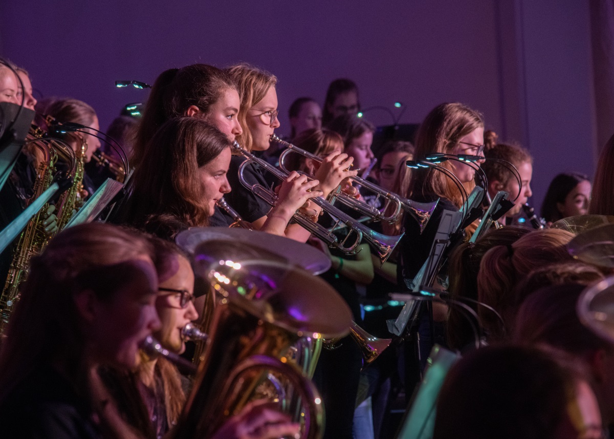 Mehr über den Artikel erfahren Spannung auf den Punkt beim Orchesterkonzert in der Erlöserkirche