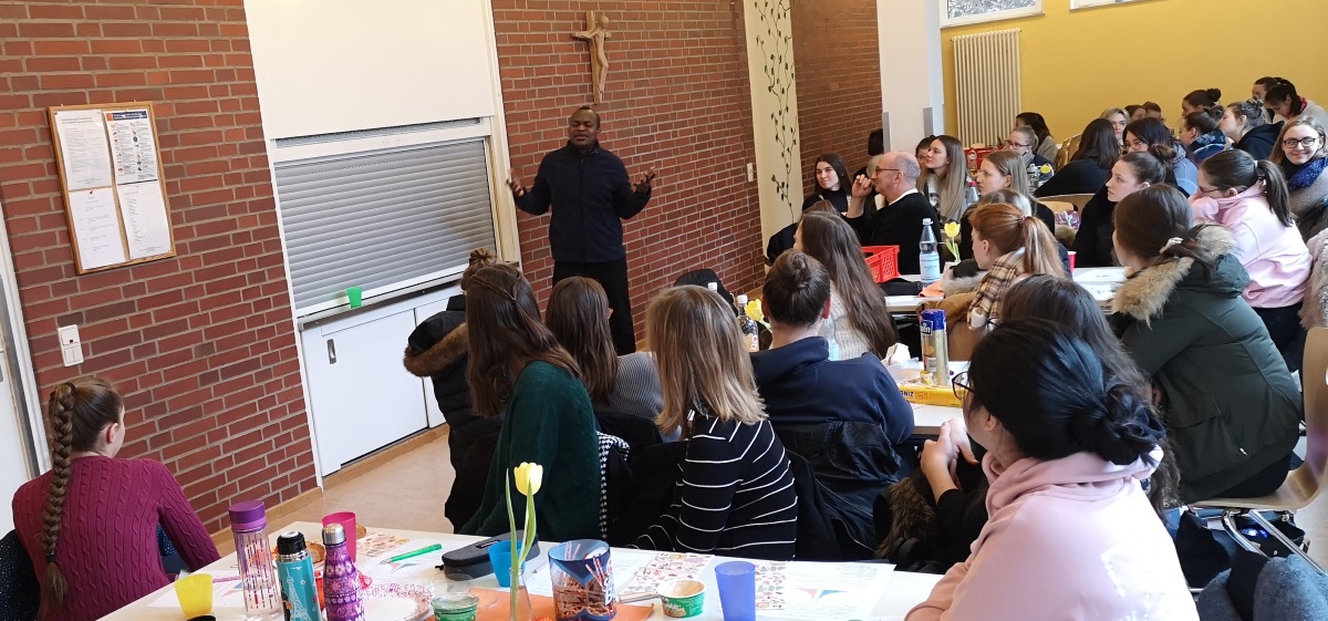 Mehr über den Artikel erfahren Father Robert Songa aus Malawi