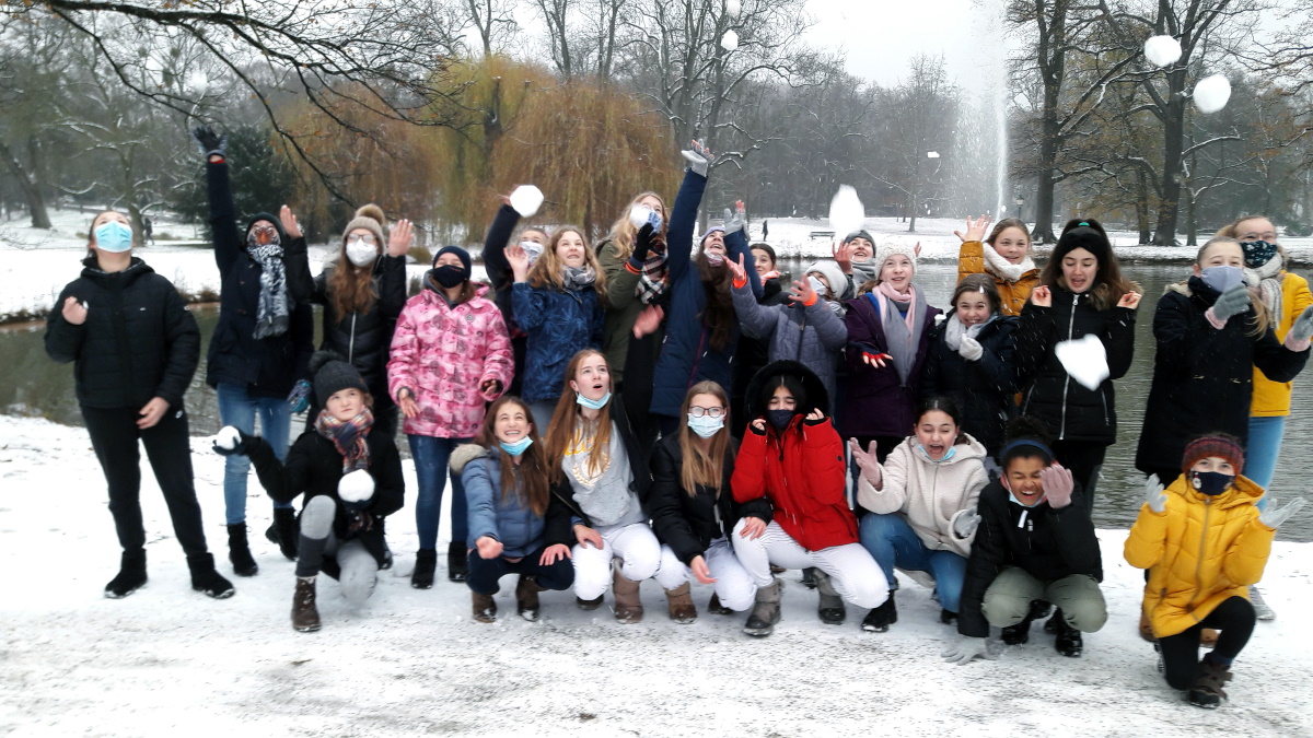 Mehr über den Artikel erfahren Schneeballschlacht im Kurpark
