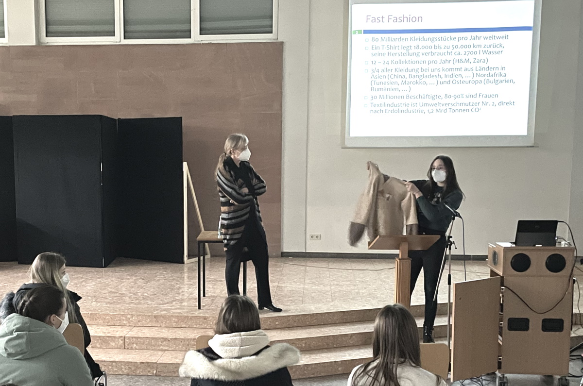 Mehr über den Artikel erfahren Fast Fashion oder fair tragen