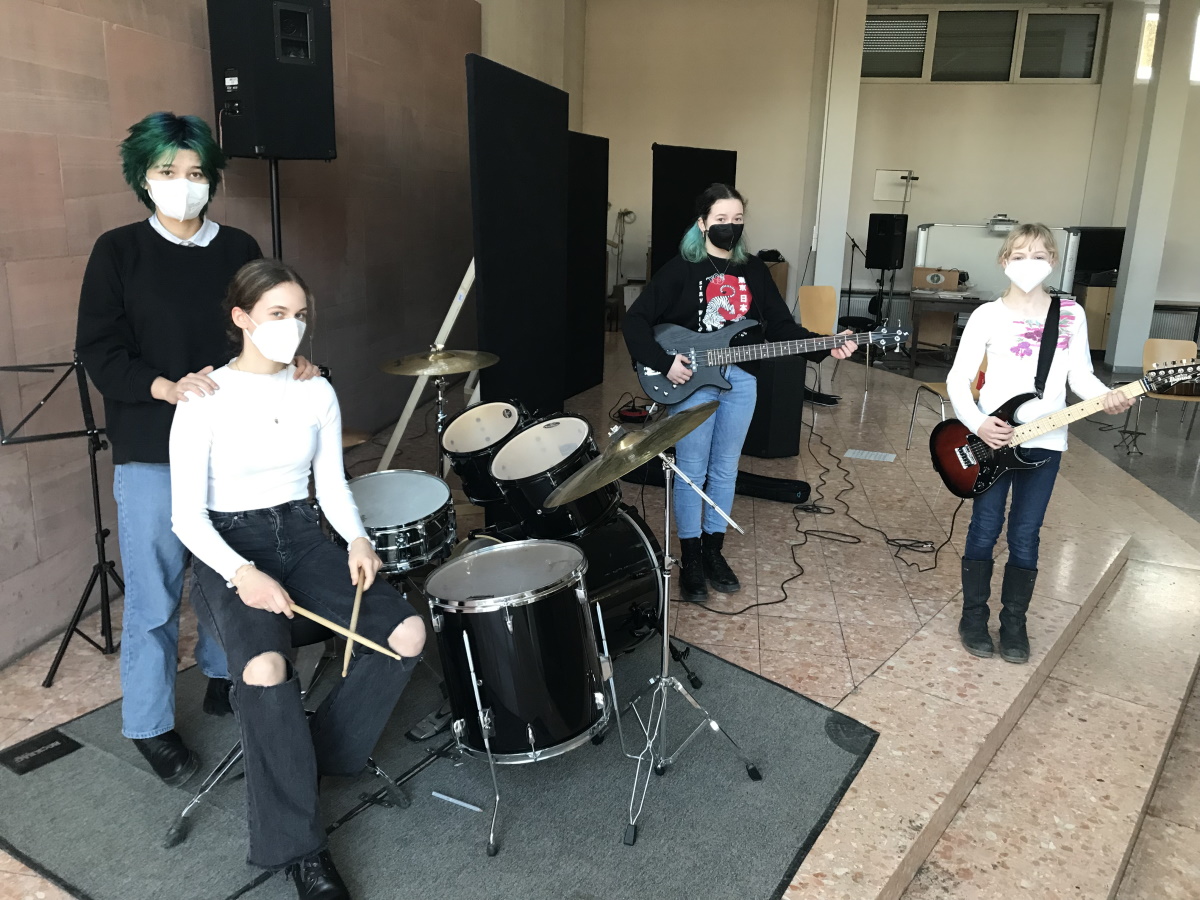 Mehr über den Artikel erfahren Neue E-Gitarre für unsere Schulband