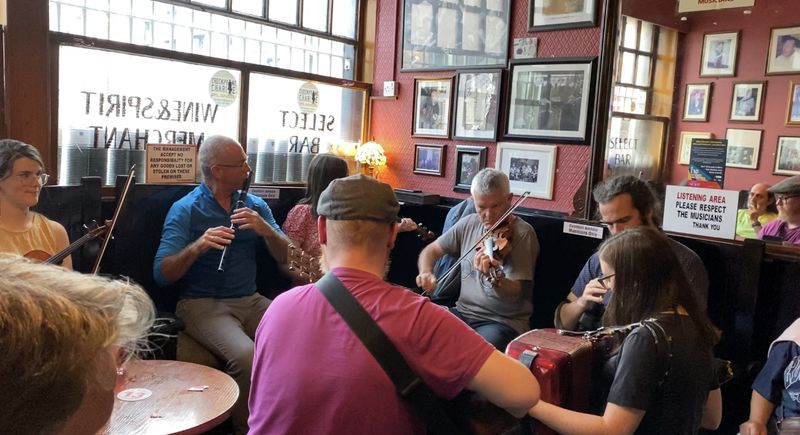 erasmus+-christine-praeckel-dublin-irish-folk-im-pub-cobblestone