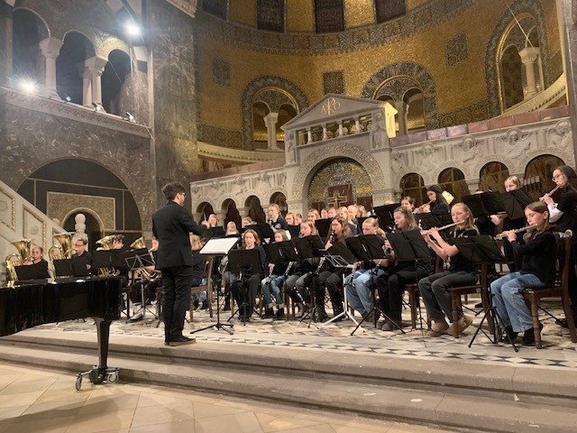 Mehr über den Artikel erfahren Die Maria-Ward-Schule glänzt beim Konzert der Schulen