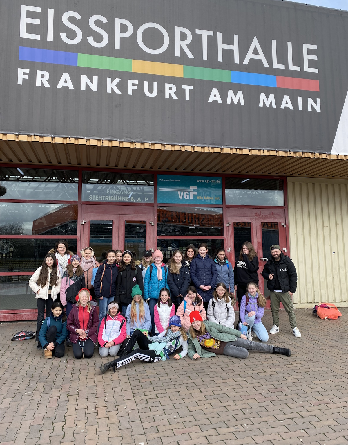 Mehr über den Artikel erfahren Die Klasse 6d stürmt die Eisbahn