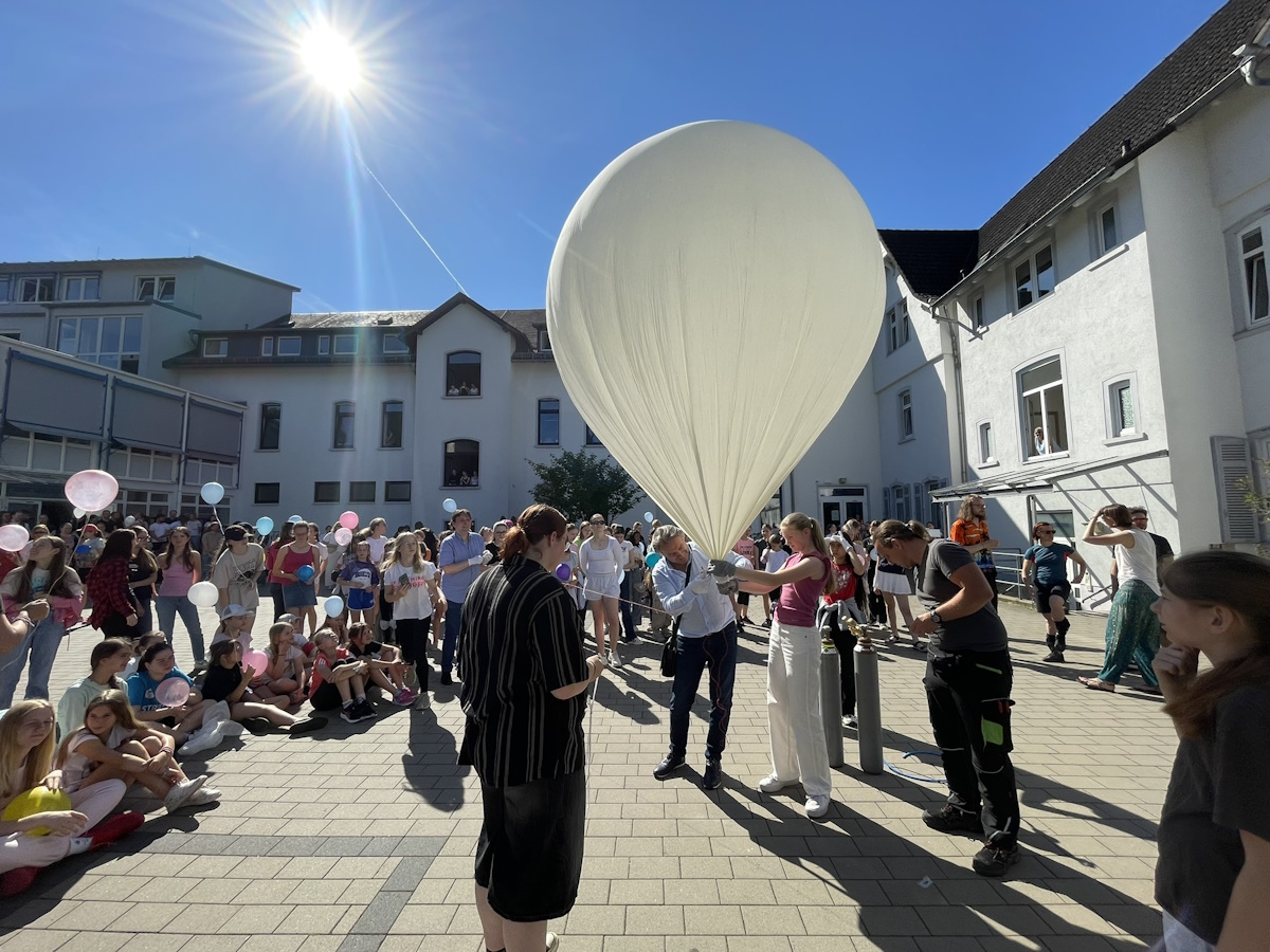 Mehr über den Artikel erfahren MWS startet erfolgreich Wetterballon in die Stratosphäre